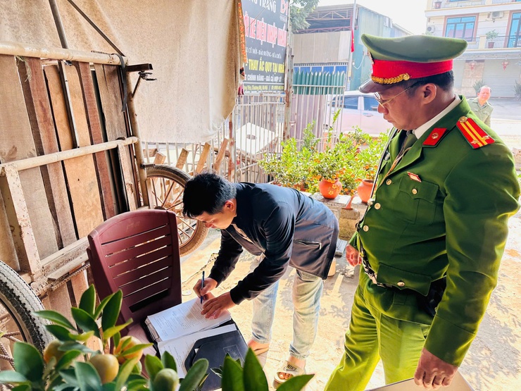 Phú Nghĩa: Tập trung triển khai đồng bộ các giải pháp xử lý, giải quyết điểm nghẽn về trật tự đô thị- Ảnh 2.