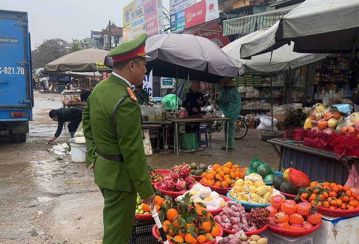 Phú Nghĩa: Tập trung triển khai đồng bộ các giải pháp xử lý, giải quyết điểm nghẽn về trật tự đô thị- Ảnh 3.