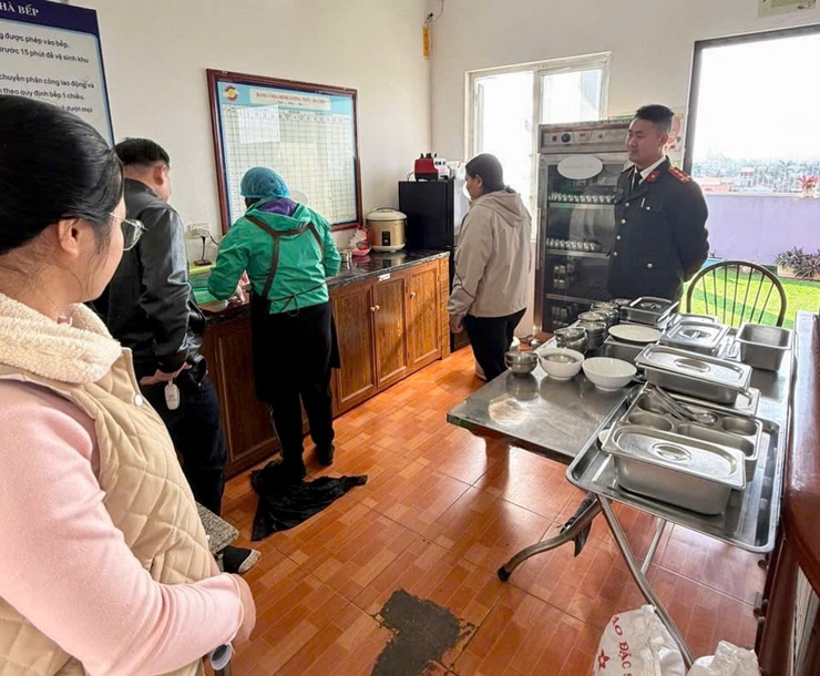 Nam Phù siết chặt quản lý an toàn thực phẩm trước thềm Tết Bính Ngọ- Ảnh 1.