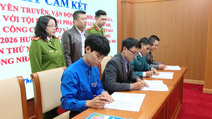 UBND – Công an xã Thanh Trì tổ chức Hội nghị cao điểm tuyên truyền, vận động thu hồi vũ khí, vật liệu nổ, công cụ hỗ trợ và pháo dịp Tết Nguyên đán Bính Ngọ 2026- Ảnh 7.