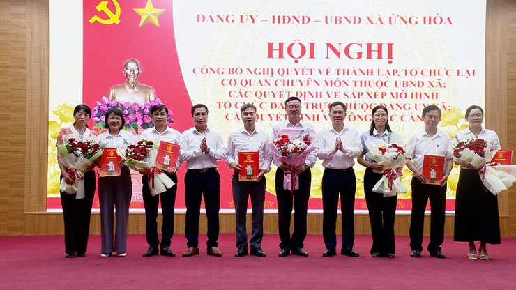 ỨNG HÒA CÔNG BỐ CÁC NGHỊ QUYẾT, QUYẾT ĐỊNH VỀ TỔ CHỨC BỘ MÁY VÀ CÔNG TÁC CÁN BỘ. - Ảnh 2.