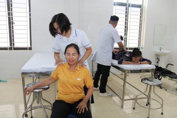 Mang dịch vụ y tế đến gần hơn với người khuyết tật, người yếu thế - Ảnh 1.