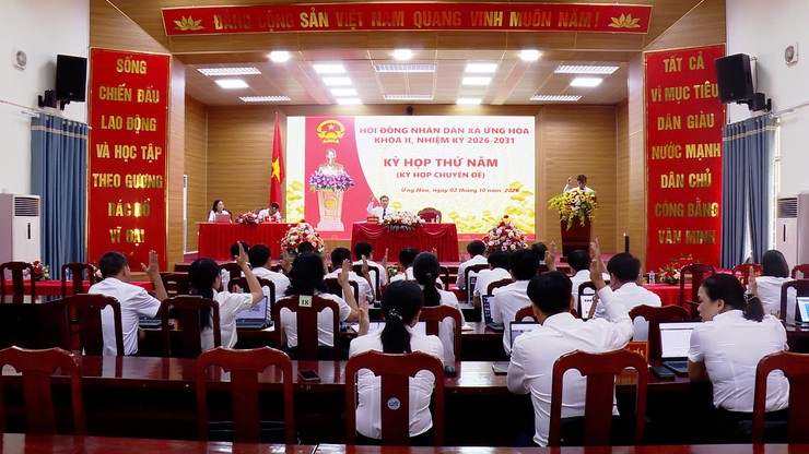 HĐND XÃ ỨNG HÒA THÔNG QUA PHƯƠNG ÁN TỔ CHỨC LẠI 5 PHÒNG CHUYÊN MÔN. - Ảnh 6.