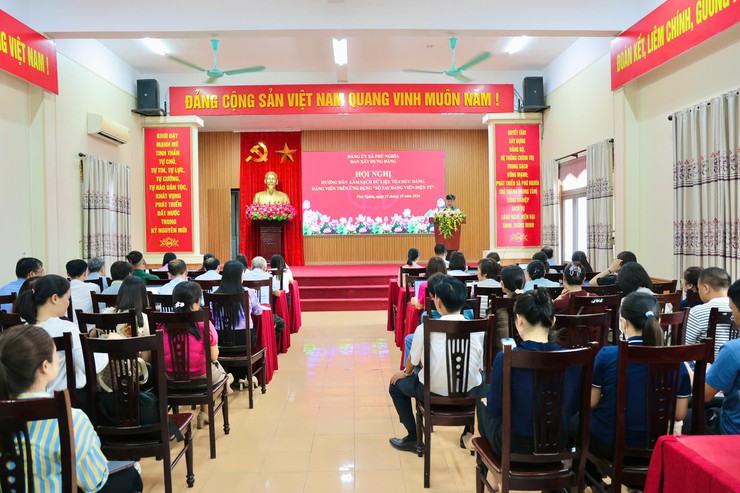 Hội nghị hướng dẫn rà soát, làm sạch và chuẩn hóa dữ liệu tổ chức Đảng, đảng viên trên ứng dụng “Sổ tay đảng viên điện tử” - Ảnh 3.