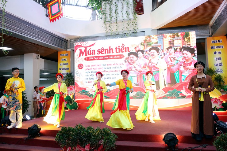 Phường Thanh Xuân đổi mới giảng dạy nội dung giáo dục địa phương, lan tỏa giá trị di sản qua học liệu số - Ảnh 6.