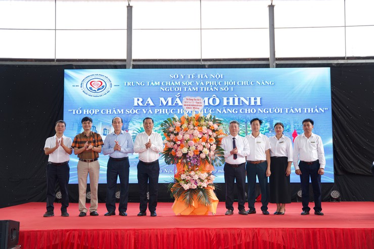 Ra mắt mô hình “Tổ hợp chăm sóc và phục hồi chức năng cho người tâm thần” tại xã Quảng Oai - Ảnh 1.
