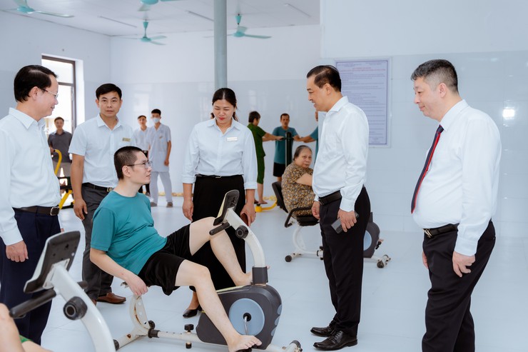 Ra mắt mô hình “Tổ hợp chăm sóc và phục hồi chức năng cho người tâm thần” tại xã Quảng Oai - Ảnh 3.