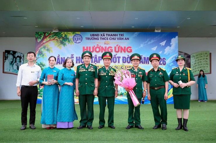 MỘT THỜI HOA LỬA – KHI NHÂN CHỨNG LỊCH SỬ TRỞ THÀNH NGƯỜI THẦY ĐẶC BIỆT - Ảnh 9.
