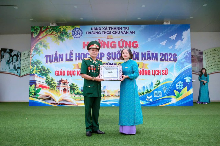 MỘT THỜI HOA LỬA – KHI NHÂN CHỨNG LỊCH SỬ TRỞ THÀNH NGƯỜI THẦY ĐẶC BIỆT - Ảnh 3.