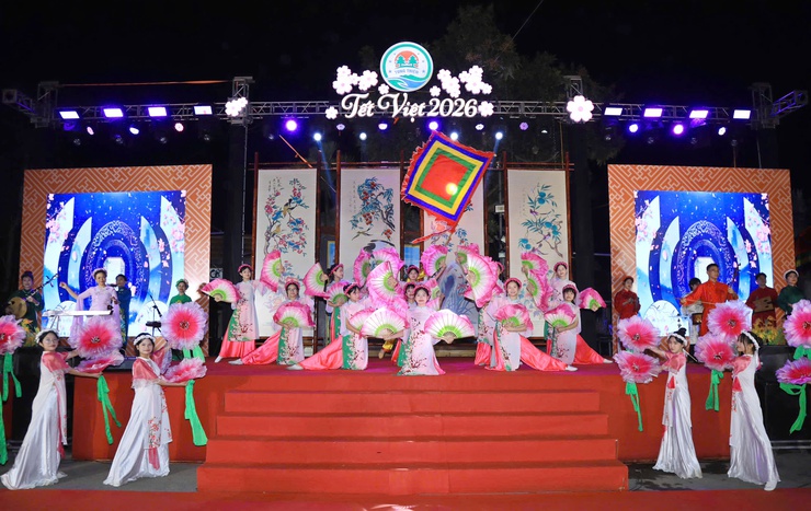 Ấm áp chương trình Tết Việt phường Tùng Thiện - chào xuân Bính Ngọ 2026- Ảnh 2.