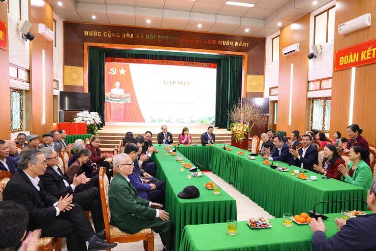 ĐẢNG ỦY - HĐND - UBND – UBMTTQ VIỆT NAM XÃ THƯ LÂM GẶP MẶT CÁN BỘ CHỦ CHỐT QUA CÁC THỜI KỲ NHÂN DỊP XUÂN BÍNH NGỌ 2026- Ảnh 3.