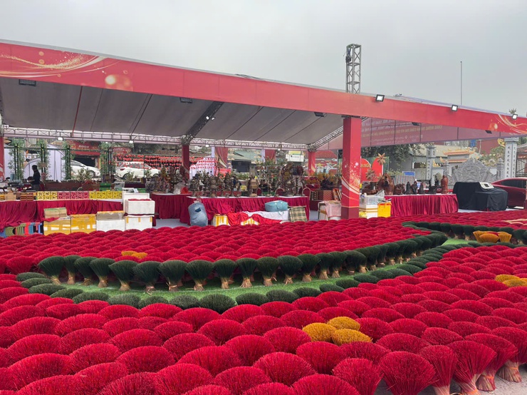 TĂNG CƯỜNG KIỂM TRA, BẢO ĐẢM AN TOÀN PHÒNG CHÁY, CHỮA CHÁY TẠI HỘI CHỢ XUÂN BÍNH NGỌ 2026 TRÊN ĐỊA BÀN XÃ ỨNG THIÊN- Ảnh 1.