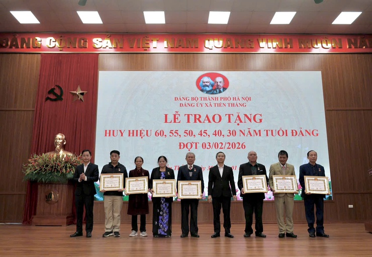 Đảng ủy xã Tiến Thắng kỷ niệm 96 năm ngày thành lập Đảng và trao tặng huy hiệu Đảng đợt 03/02/2026- Ảnh 6.