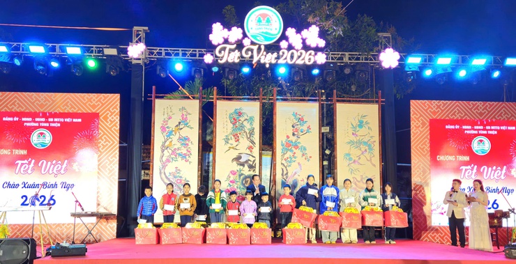 Ấm áp chương trình Tết Việt phường Tùng Thiện - chào xuân Bính Ngọ 2026- Ảnh 4.