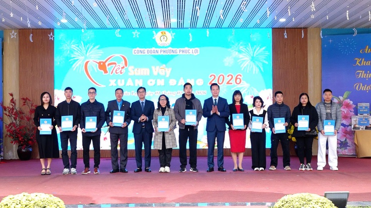 Công đoàn phường Phúc Lợi tổ chức Chương trình “Tết sum vầy – Xuân ơn Đảng” năm 2026”: Lan tỏa yêu thương, gắn kết đoàn viên- Ảnh 3.