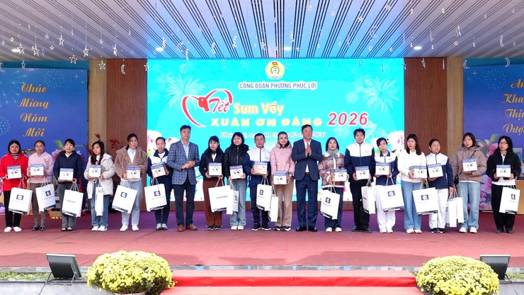 Công đoàn phường Phúc Lợi tổ chức Chương trình “Tết sum vầy – Xuân ơn Đảng” năm 2026”: Lan tỏa yêu thương, gắn kết đoàn viên- Ảnh 6.