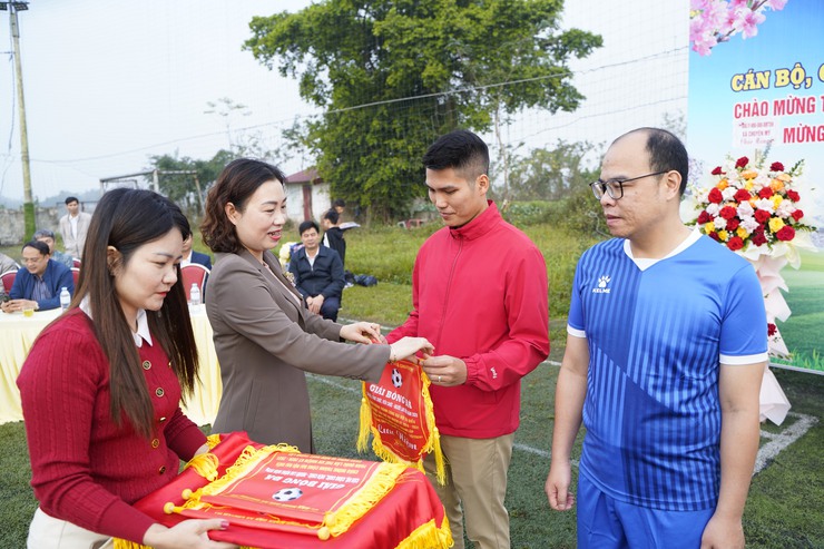 Sôi nổi Giải bóng đá cán bộ, công chức, viên chức và người lao động xã Chuyên Mỹ năm 2026- Ảnh 4.