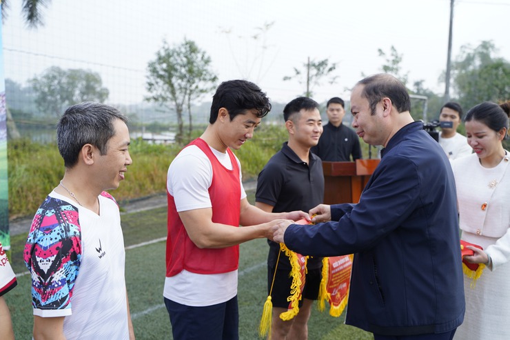 Sôi nổi Giải bóng đá cán bộ, công chức, viên chức và người lao động xã Chuyên Mỹ năm 2026- Ảnh 5.