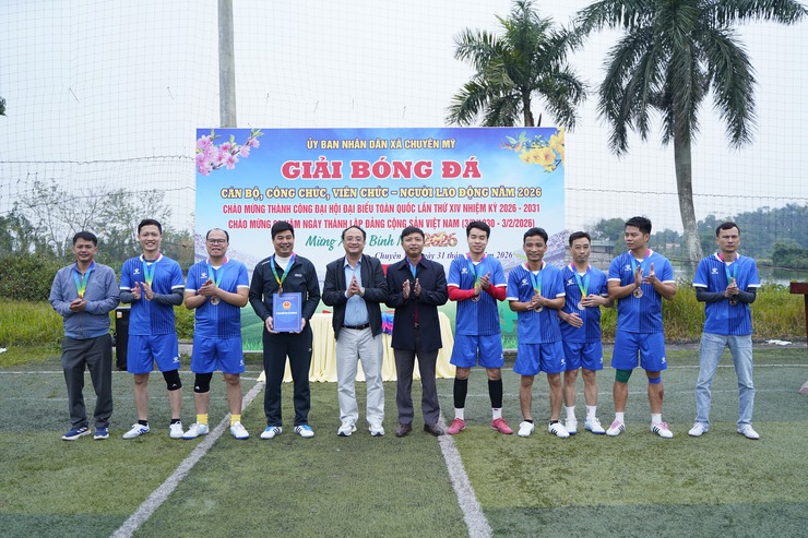 Thành công rực rõ Giải bóng đá cán bộ, công chức, viên chức và người lao động xã Chuyên Mỹ năm 2026- Ảnh 4.