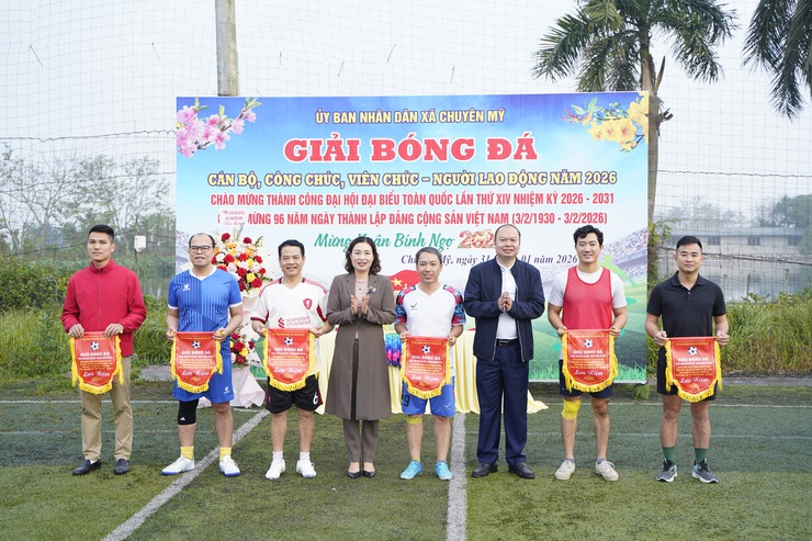 Sôi nổi Giải bóng đá cán bộ, công chức, viên chức và người lao động xã Chuyên Mỹ năm 2026- Ảnh 6.