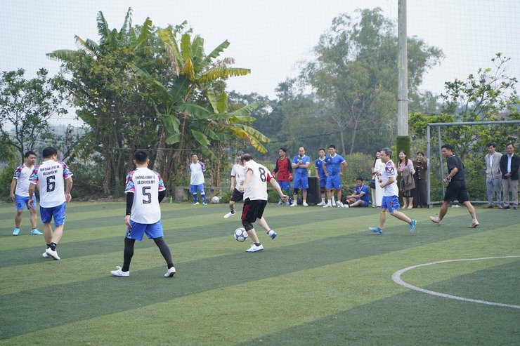 Sôi nổi Giải bóng đá cán bộ, công chức, viên chức và người lao động xã Chuyên Mỹ năm 2026- Ảnh 15.