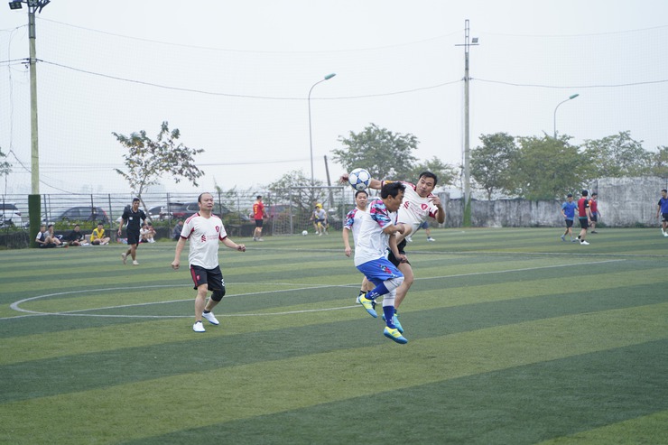 Sôi nổi Giải bóng đá cán bộ, công chức, viên chức và người lao động xã Chuyên Mỹ năm 2026- Ảnh 14.