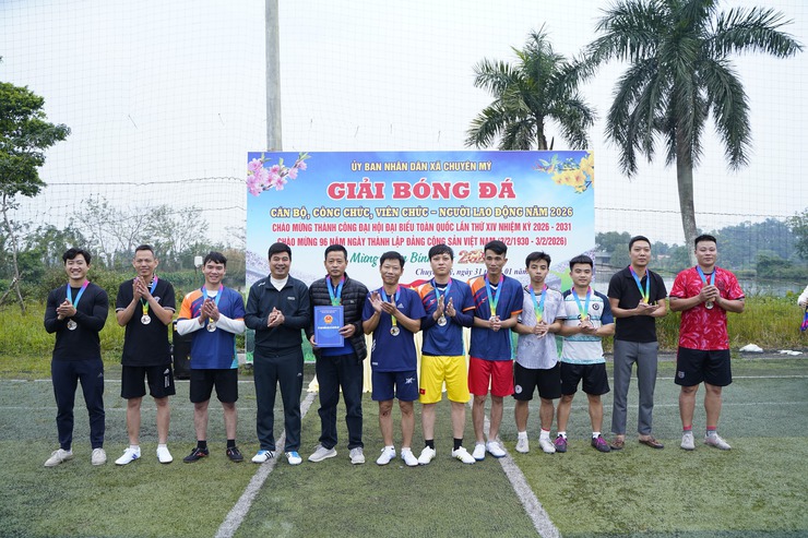 Thành công rực rõ Giải bóng đá cán bộ, công chức, viên chức và người lao động xã Chuyên Mỹ năm 2026- Ảnh 3.