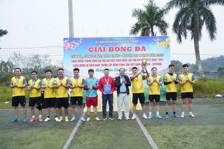 Thành công rực rõ Giải bóng đá cán bộ, công chức, viên chức và người lao động xã Chuyên Mỹ năm 2026- Ảnh 1.