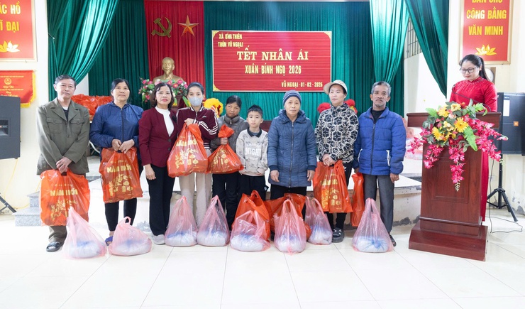 THÔN VŨ NGOẠI TỔ CHỨC "TẾT NHÂN ÁI" CHIA SẺ YÊU THƯƠNG, GẮN KẾT CỘNG ĐỒNG- Ảnh 2.