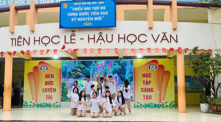 TRƯỜNG THCS ĐỀN LỪ TỔ CHỨC SINH HOẠT DƯỚI CỜ CHỦ ĐỀ “MỪNG ĐẢNG – MỪNG XUÂN” VÀ GIAO LƯU NGHỆ THUẬT VỚI TRƯỜNG THPT TRƯƠNG ĐỊNH
- Ảnh 1.