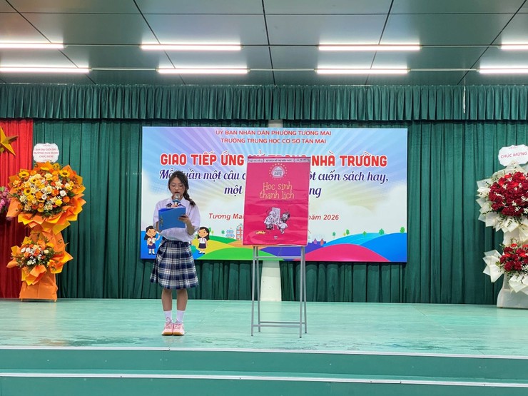 TRƯỜNG THCS TÂN MAI TỔ CHỨC SINH HOẠT DƯỚI CỜ CHỦ ĐỀ “GIAO TIẾP ỨNG XỬ TRONG NHÀ TRƯỜNG”
- Ảnh 1.