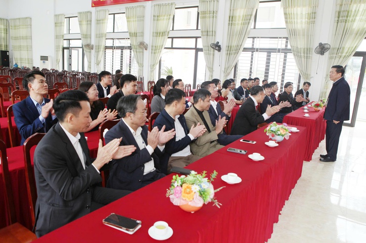 ĐỒNG CHÍ TRẦN HỒNG MINH – ỦY VIÊN BCH TƯ ĐẢNG, BÍ THƯ ĐẢNG ỦY, BỘ TRƯỞNG BXD CÙNG TỔNG CÔNG TY VIGLACERA THĂM VÀ TẶNG QUÀ TẾT NGUYÊN ĐÁN BÍNH NGỌ NĂM 2026 TẠI XÃ PHÚC SƠN, THÀNH PHỐ HÀ NỘI- Ảnh 2.