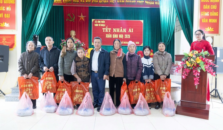 THÔN VŨ NGOẠI TỔ CHỨC "TẾT NHÂN ÁI" CHIA SẺ YÊU THƯƠNG, GẮN KẾT CỘNG ĐỒNG- Ảnh 3.