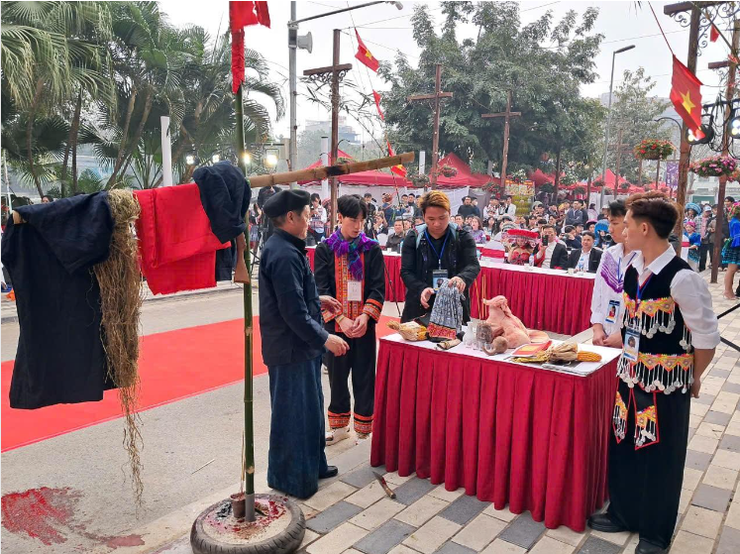 Rực rỡ sắc màu vùng cao tại "Tết Mông xuống phố 2026"- Ảnh 6.