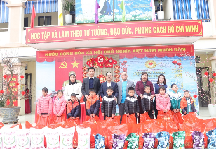 Ý nghĩa chương trình “ Xuân yêu thương – Tết sẻ chia” tại trường Tiểu học Trần Phú A- Ảnh 3.