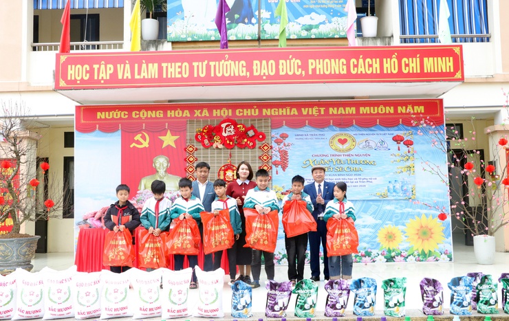 Ý nghĩa chương trình “ Xuân yêu thương – Tết sẻ chia” tại trường Tiểu học Trần Phú A- Ảnh 7.