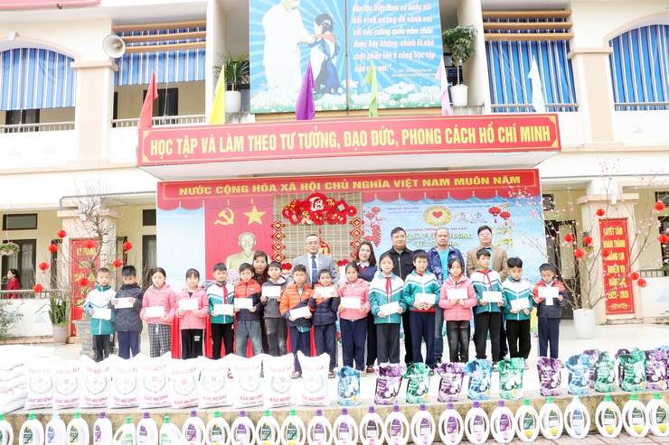 Ý nghĩa chương trình “ Xuân yêu thương – Tết sẻ chia” tại trường Tiểu học Trần Phú A- Ảnh 8.