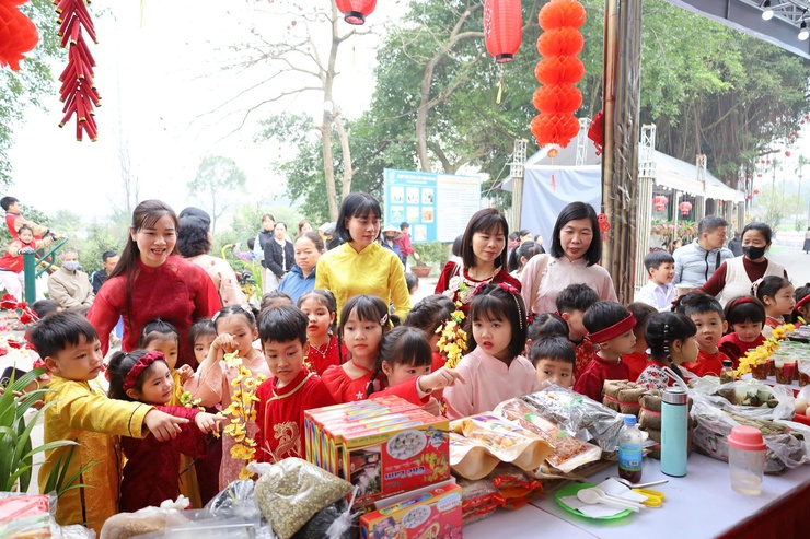 Ấm áp chương trình Tết Việt phường Tùng Thiện - chào xuân Bính Ngọ 2026- Ảnh 10.