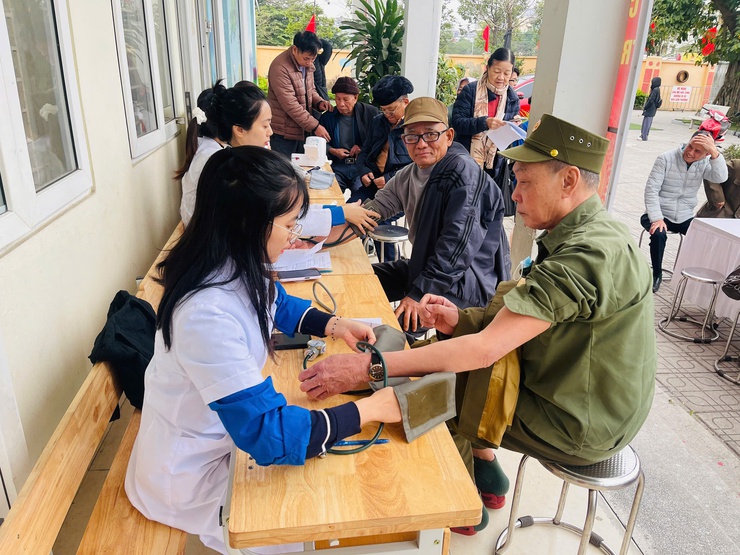 Chương trình "Xuân tình nguyện" 2026; khám bệnh, tư vấn sức khỏe, phát thuốc miễn phí tại xã Thiên Lộc, thành phố Hà Nội.- Ảnh 10.