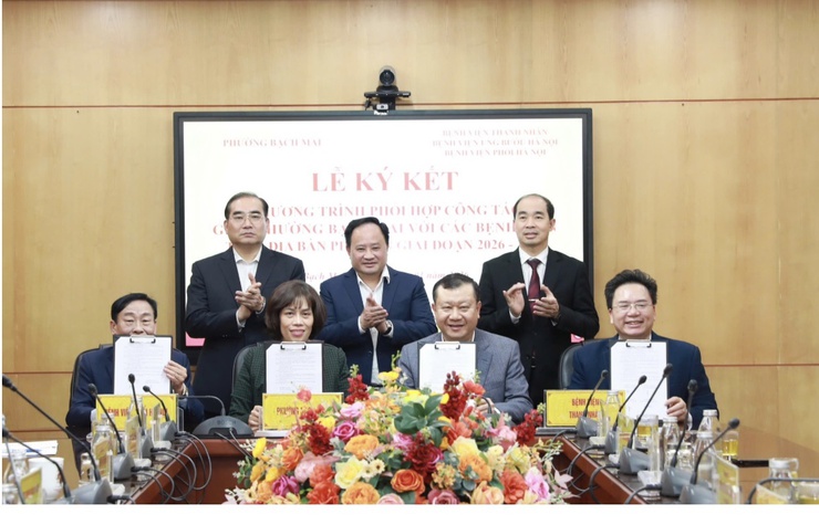 Các bệnh viện của Hà Nội ký kết phối hợp công tác với phường Bạch Mai- Ảnh 1.