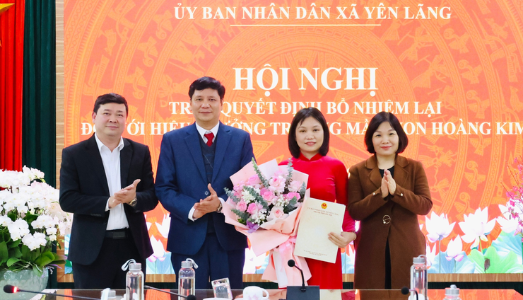 Xã Yên Lãng công bố quyết định bổ nhiệm lại Hiệu trưởng Mầm non Hoàng Kim- Ảnh 1.
