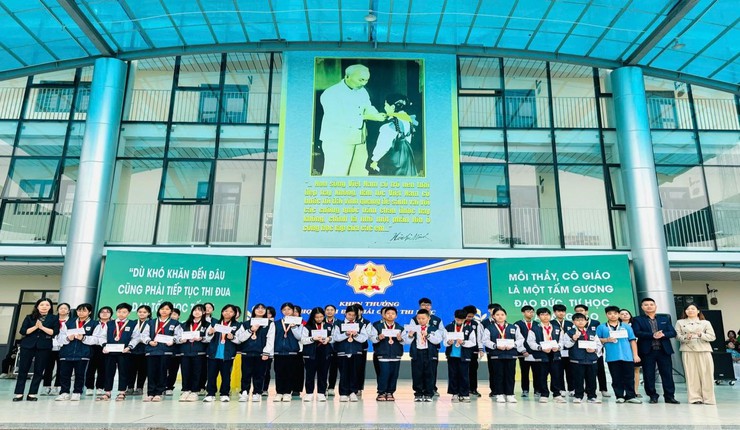 Trường THCS Linh Đàm tổ chức Lễ sơ kết học kì I năm học 2025 - 2026- Ảnh 1.