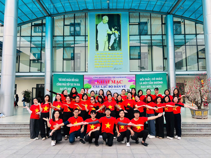 Trường THCS Linh Đàm tổ chức chuỗi hoạt động chào mừng kỷ niệm 96 năm ngày thành lập Đảng Cộng Sản Việt Nam
- Ảnh 1.