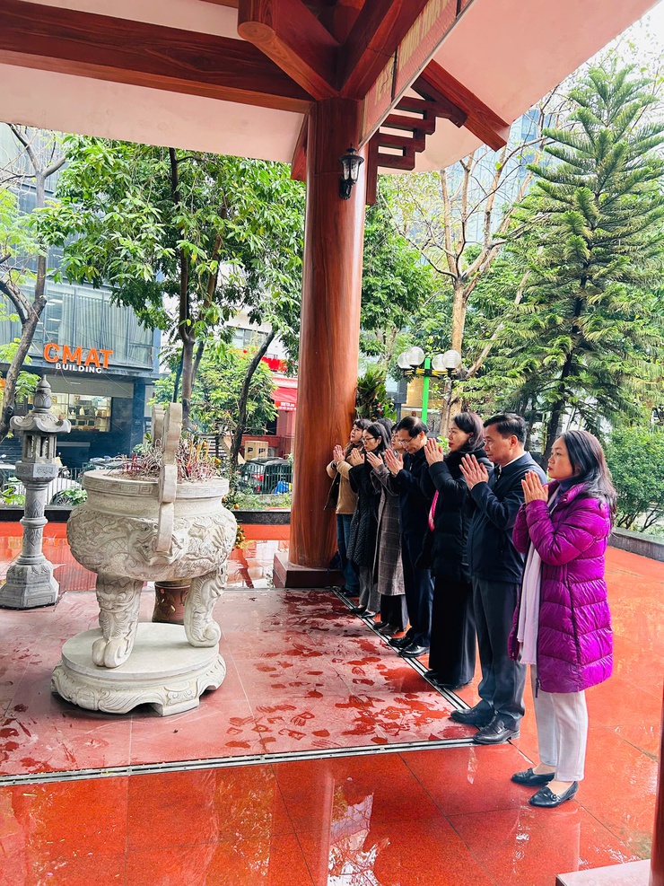 PHƯỜNG CẦU GIẤY TỔ CHỨC VIẾNG NGHĨA TRANG LIỆT SỸ NHÂN DỊP TẾT BÍNH NGỌ 2026- Ảnh 5.