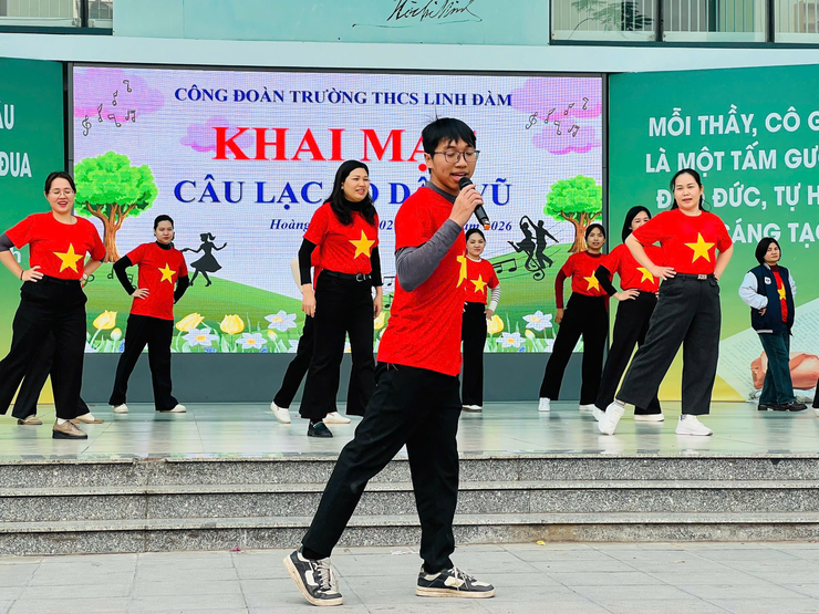 Trường THCS Linh Đàm tổ chức chuỗi hoạt động chào mừng kỷ niệm 96 năm ngày thành lập Đảng Cộng Sản Việt Nam
- Ảnh 2.