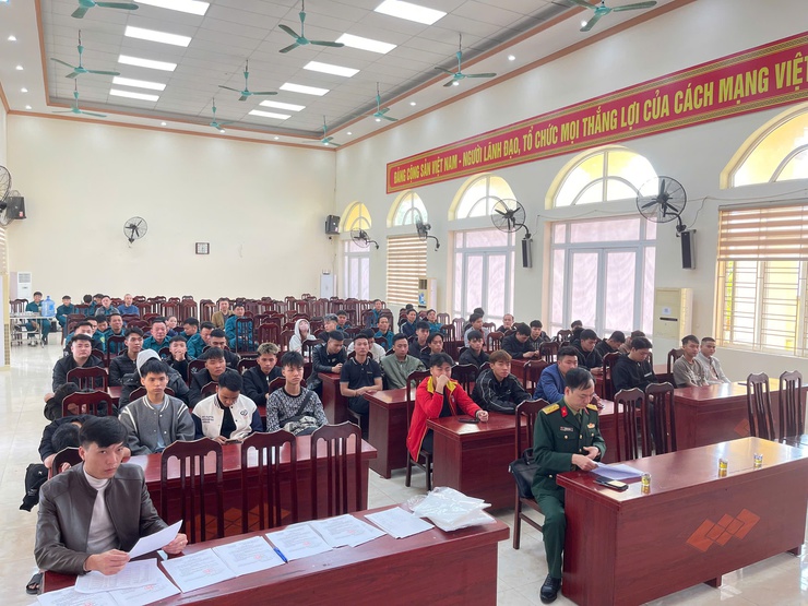 Xã Ứng Thiên trao quyết định gọi công dân nhập ngũ năm 2026- Ảnh 3.