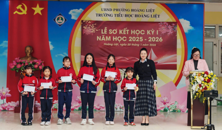 Trường Tiểu học Hoàng Liệt long trọng tổ chức Lễ sơ kết học kỳ I năm học 2025-2026
- Ảnh 3.