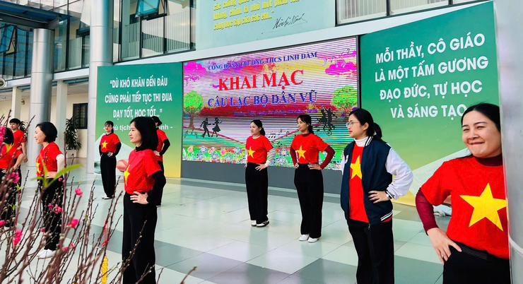 Trường THCS Linh Đàm tổ chức chuỗi hoạt động chào mừng kỷ niệm 96 năm ngày thành lập Đảng Cộng Sản Việt Nam
- Ảnh 3.