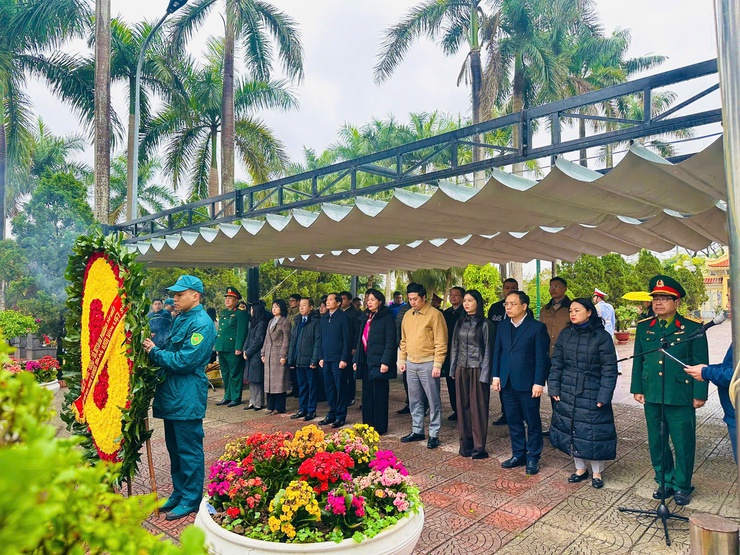 PHƯỜNG CẦU GIẤY TỔ CHỨC VIẾNG NGHĨA TRANG LIỆT SỸ NHÂN DỊP TẾT BÍNH NGỌ 2026- Ảnh 8.