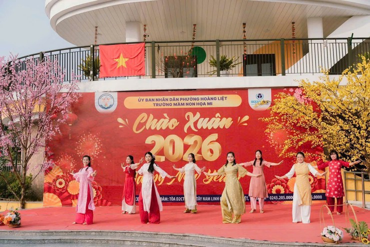 Trường Mầm non Họa Mi tổ chức hội chợ “Xuân ấm áp - Tết sum vầy” chào đón Xuân Bính Ngọ 2026- Ảnh 4.